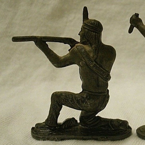 2 vintage Lone Star England Metal Indian Figures - Picture 5 of 8